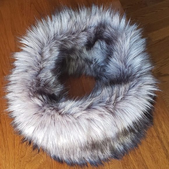 Michael Kors | Faux Fur Infinity Scarf - Picture 1 of 5
